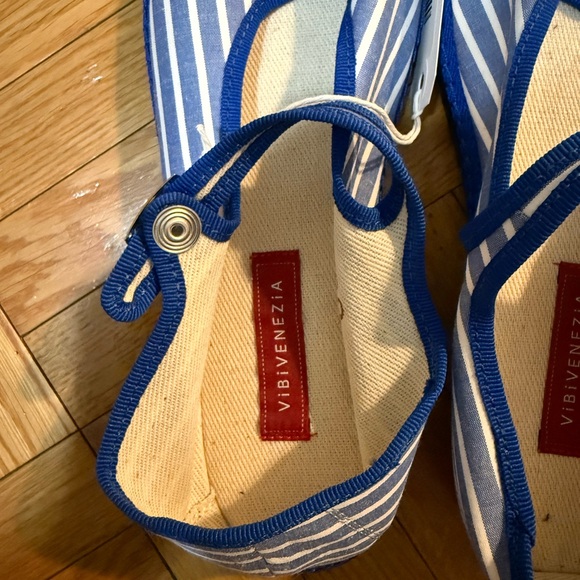 Vibi Venezia Mary Janes - Picture 3 of 5